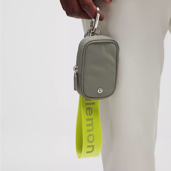 Lululemon Nano Pouch - Picture 5 of 5